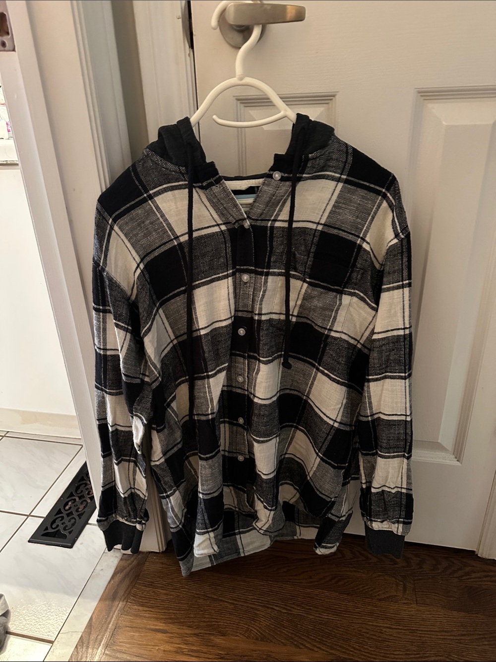 Women’s American Eagle Black & White Plaid Hooded Button-Up Shirt